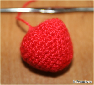 Hecho a mano Fresa. Crochet. Amigurumi arte.